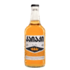 Sklenená fľaša s gruzínskym pivom značky KAJAKI, obsahujúca jantárové pivo s 4,7 % alkoholu, typický gruzínsky produkt z Gruzínska