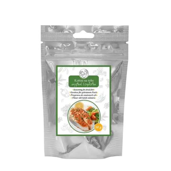 Balenie gruzínskeho korenia na ryby s obrázkom opečenej ryby a zeleninového šalátu, označené v niekoľkých jazykoch vrátane gruzínskeho a slovenčiny.