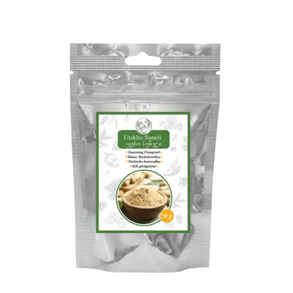 Balenie gruzínskeho korenia Utskho Suneli so semienkami feniklu v strieborne uzatvárateľnej fóliovej taške s kreslenými bylinkami na etikete