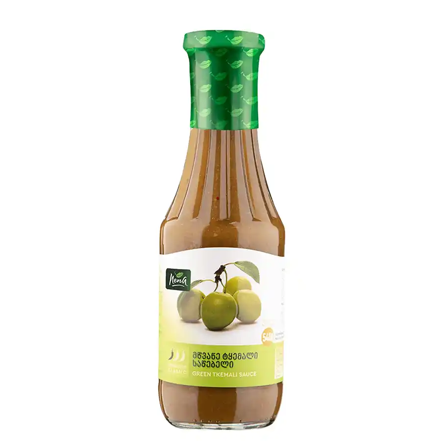 Nena - Tkemali zelené - 540 ml. Zelená tkemali je gruzínska omáčka, ktorá oživí každý tanier. Kyslá, svieža, voňajúca po bylinkách – a pritom taká jednoduchá, že Gruzínci ju podávajú ku všetkému: k mäsu, rybám, zemiakom aj zelenine. Akonáhle ju raz ochutnáte, kečup si do chladničky už ani nevrátite. Tkemali Zelene