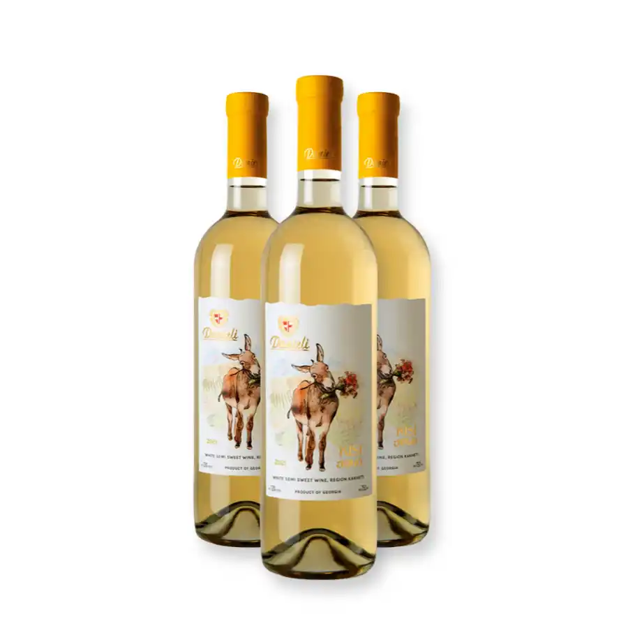 3x Danieli Winery KISI polosladké biele víno Tri fľaše vzácnej odrody Kisi z rodinného vinárstva Danieli – ideálny úvod do sveta prirodzene sladkých gruzínskych bielych vín. Kompaktné balenie na ochutnávku alebo originálny darček milovníkom medových vín. 3x Danieli Winery KISI polosladké biele víno