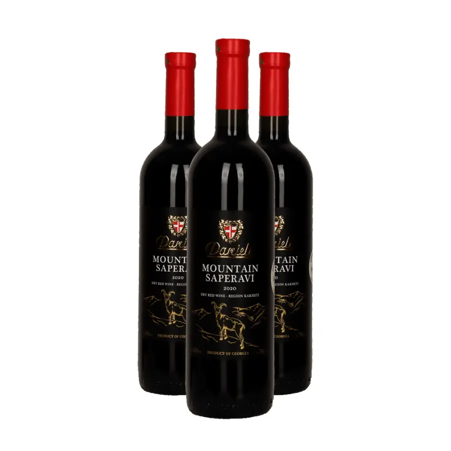 3x Danieli Winery MOUNTAIN SAPERAVI červené suché víno Tri fľaše Mountain Saperavi z výnimočných horských viníc Danieli Winery v obci Argokhi – ideálny formát na zoznámenie sa s charakterom vína z nadmorskej výšky. Žiarivo červená farba, intenzívna ovocná vôňa čerešní a čučoriedok a plná zamatová chuť s jemnými tanínmi. Tři lahve červeného suchého vína Danieli Winery Mountain Saperavi