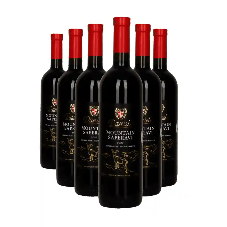 6x Danieli Winery MOUNTAIN SAPERAVI červené suché víno Šesť fliaš Mountain Saperavi od rodinného vinárstva Danieli Winery so sídlom v obci Argokhi na severovýchode Kachetie – vína z výnimočných viníc vo výške 600–700 metrov nad morom s aluviálno-piesočnatými pôdami. Žiarivo červená farba, intenzívna ovocná vôňa čerešní, čučoriedok a tmavého ovocia, plná zamatová chuť s vyváženou kyslosťou a jemnými tanínmi. Šest lahví červeného suchého vína Danieli Winery Mountain Saperavi